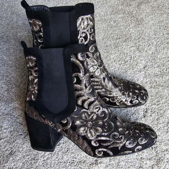 Stuart Weitzman Mediate Black Radiant Velvet Gold Sequins bootie Size 10 - Picture 5 of 17